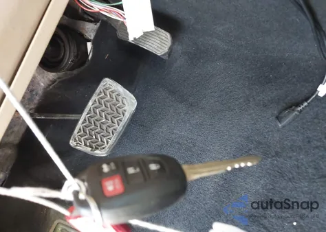 2014 Toyota Camry Le z USA, uszkodzony, nr VIN 4T1BF1FK9EU807702